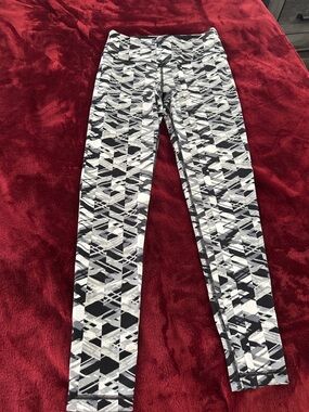Victoria Secret sport Black & White Geometric Active Leggings Size Small
